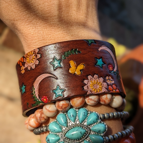 Bracelets - Picture 3 of 7